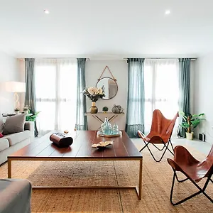 Minty - 3bd Cathedral Apartment
